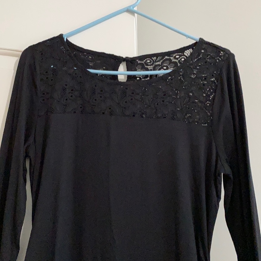 Motherhood maternity 3/4 sleeve lace accent top
